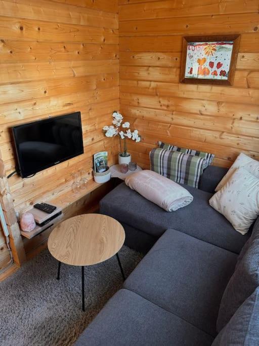 Cozy I Blockhuette Im Nationalpark I Ferienwohnung นอยไรเคเนา ภายนอก รูปภาพ